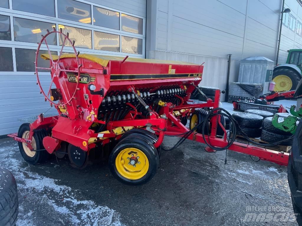 Väderstad Rapid Turf Equipamento de limpeza do solo
