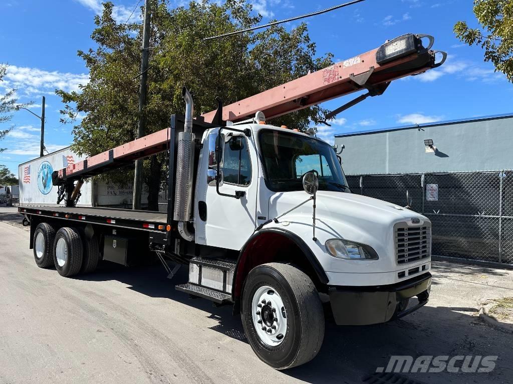 Freightliner M2 Camiões estrado/caixa aberta