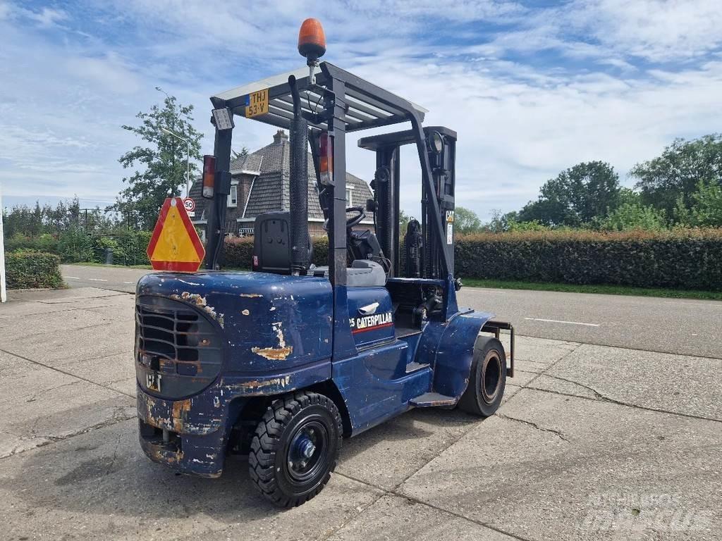CAT DP25K Empilhadores Diesel