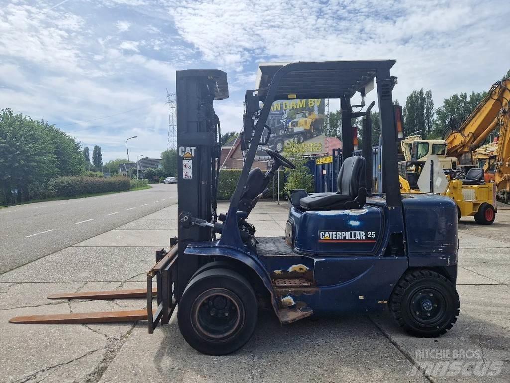 CAT DP25K Empilhadores Diesel