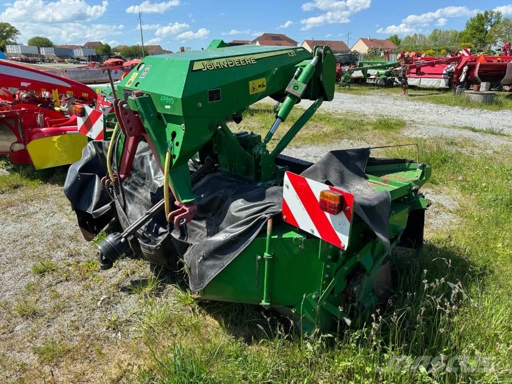 John Deere 131 Corta-Relvas montadas e arrastadas