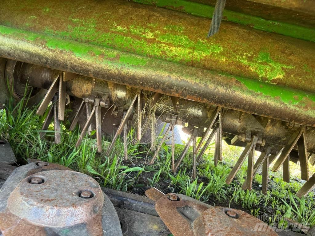 John Deere 131 Corta-Relvas montadas e arrastadas