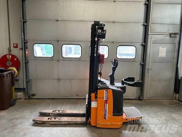 Still EGV 14 Empilhador para operador externo