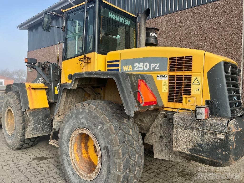 Komatsu WA 250 PZ-5 Carregadeiras de rodas