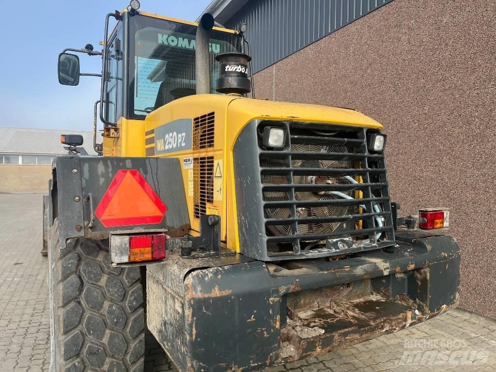 Komatsu WA 250 PZ-5 Carregadeiras de rodas