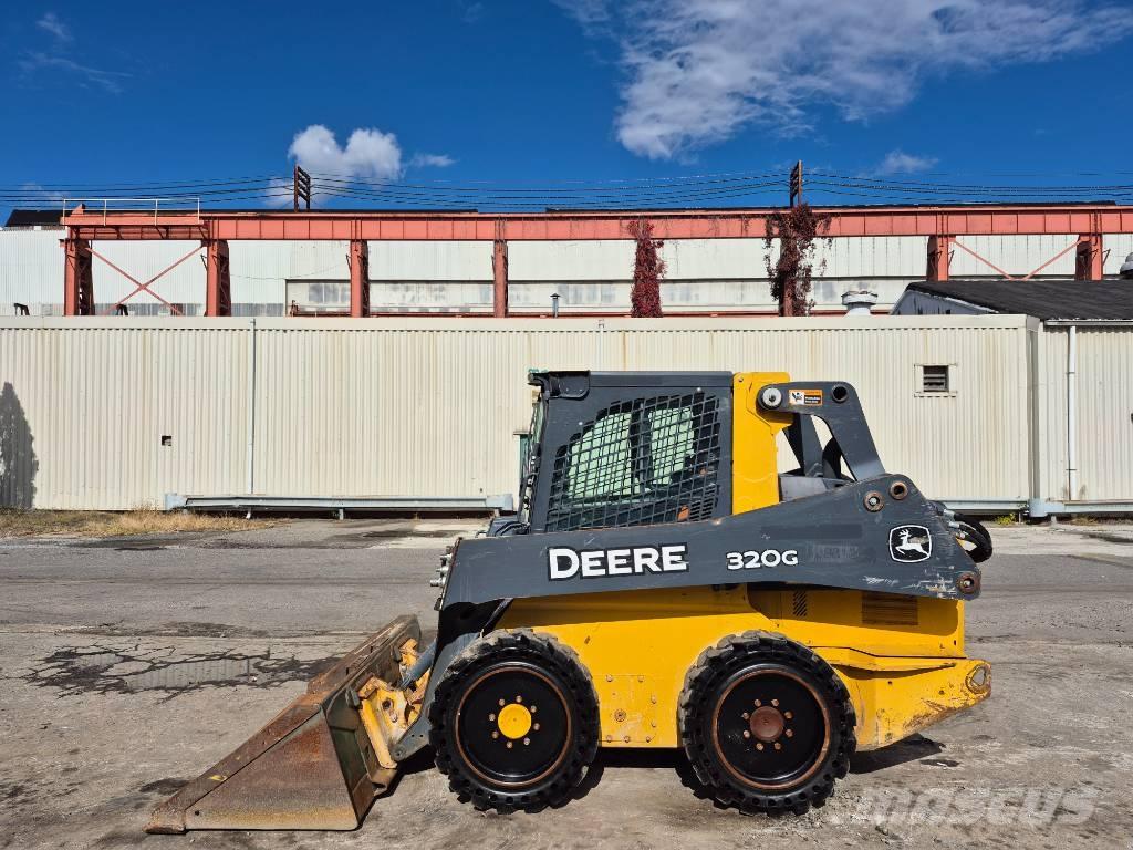 John Deere 320 Minicarregadeiras