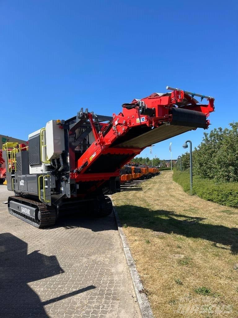 Sandvik QH 332 Britadores móveis