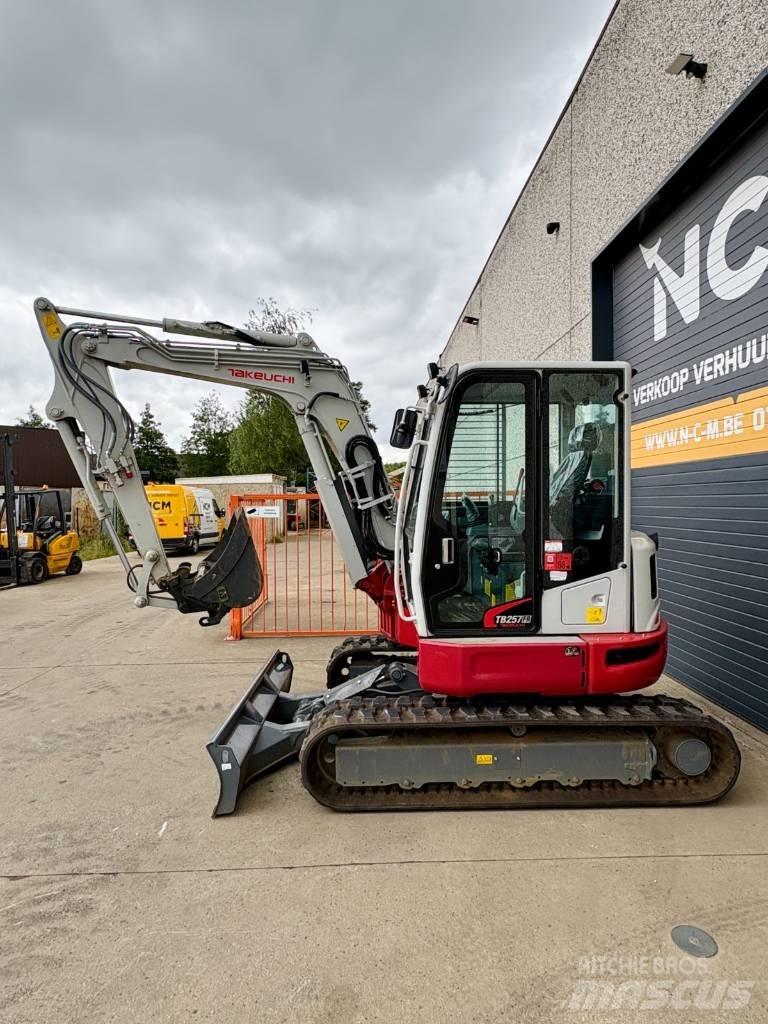 Takeuchi TB 257 FR Miniescavadeiras