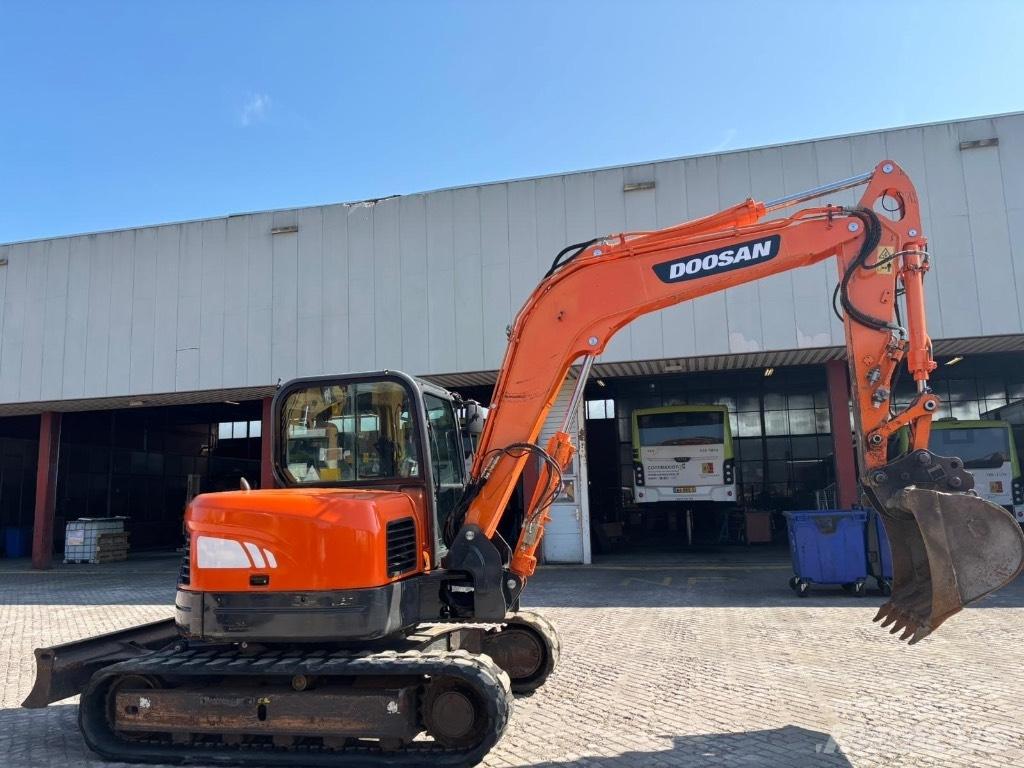 Doosan DX 80 R Escavadoras Midi 7t - 12t