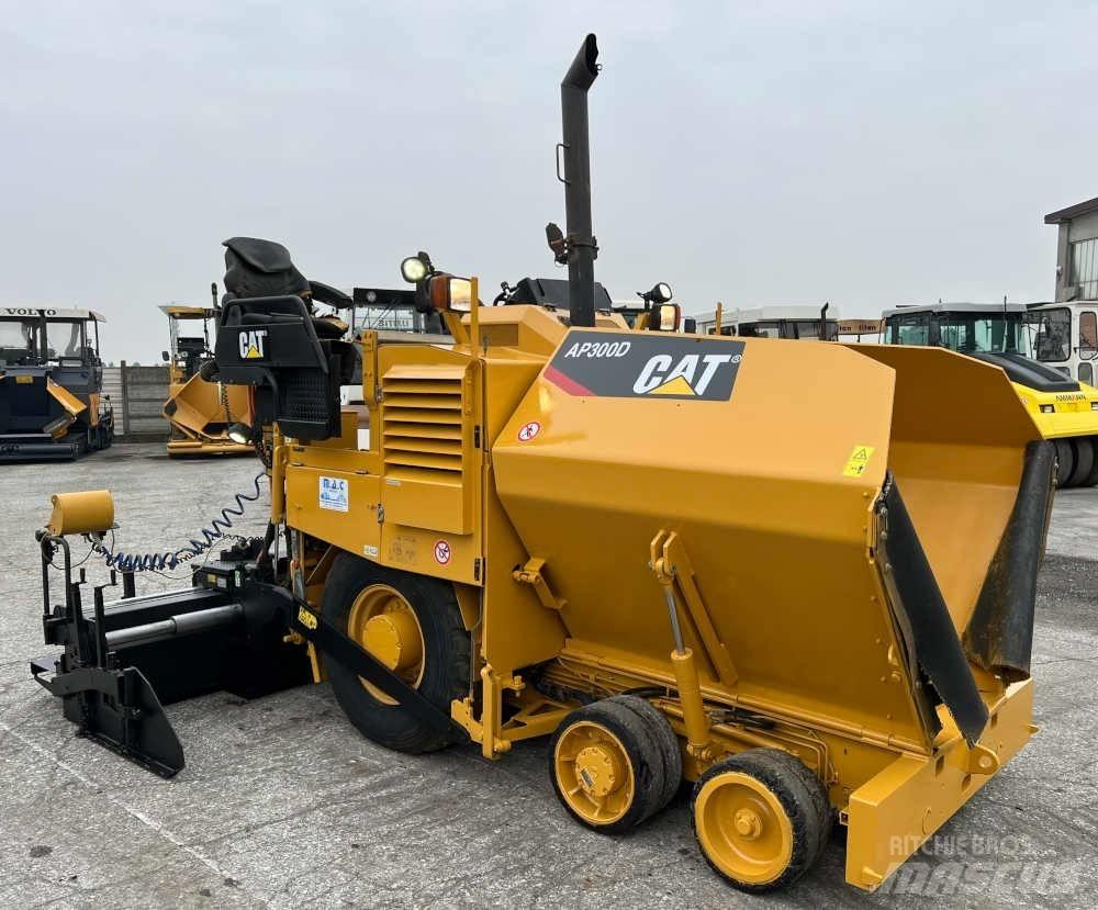 CAT AP 300D Espalhadoras de asfalto