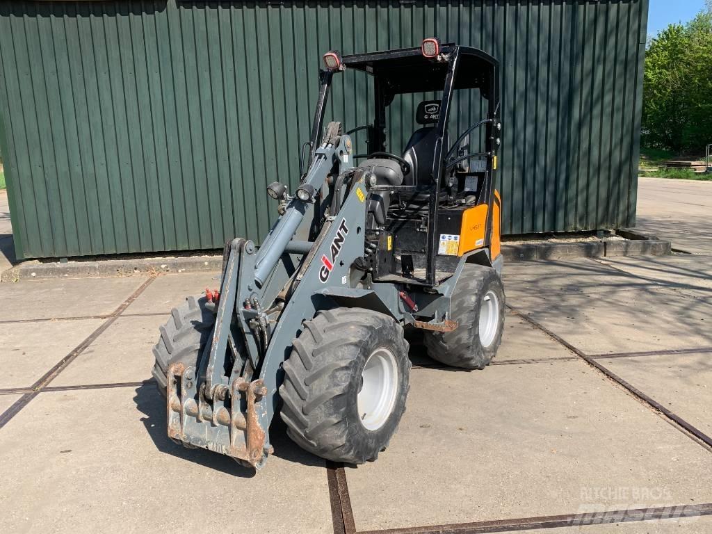 GiANT V 452 T Carregadora multifunções