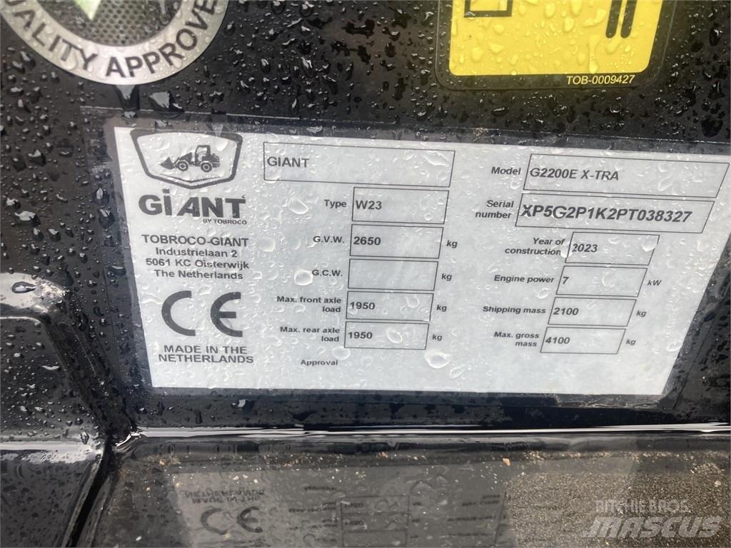 GiANT G2200E Carregadora multifunções