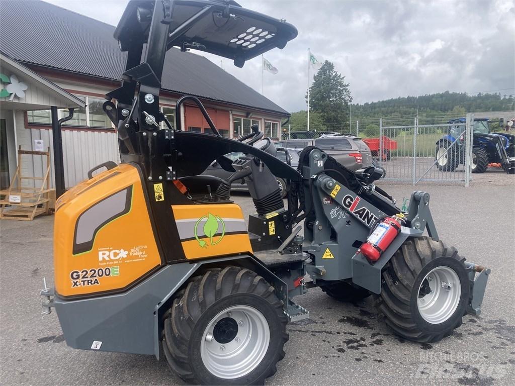 GiANT G2200E Carregadora multifunções