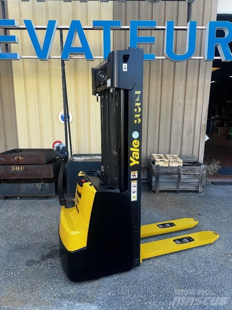 Yale MS 14 AC Empilhador para operador externo