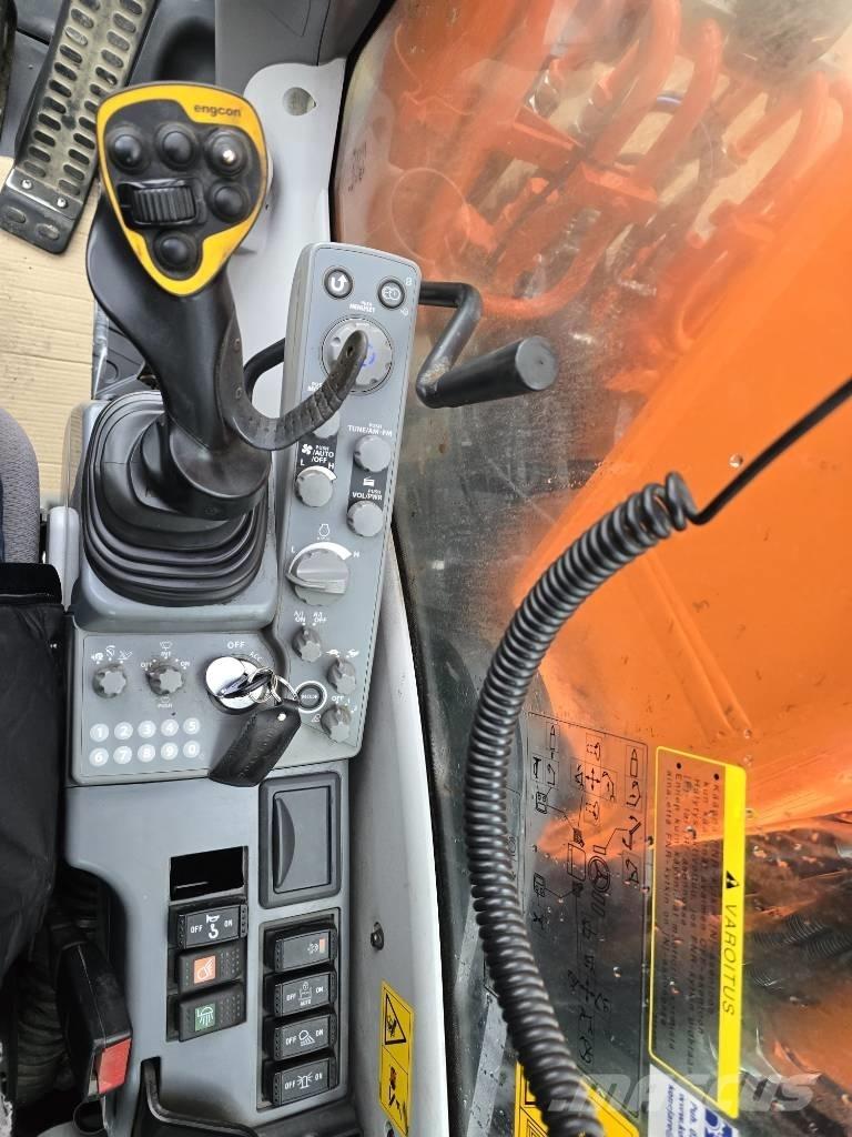 Hitachi ZX 220W-5 Escavadoras de rodas
