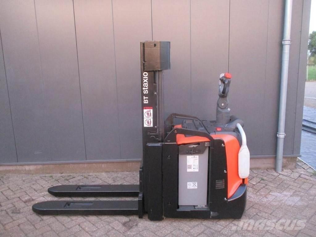 Toyota SPE200D Porta-paletes com plataforma