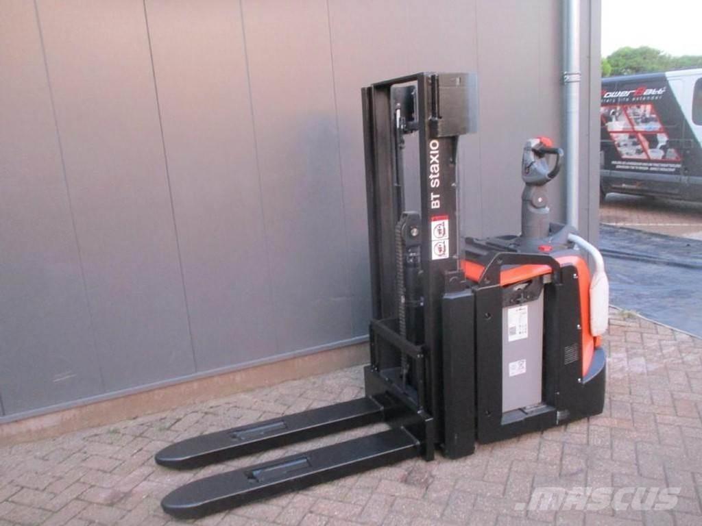 Toyota SPE200D Porta-paletes com plataforma