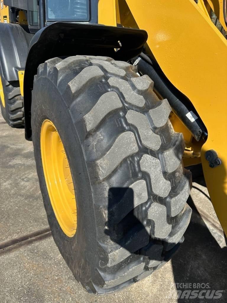 CAT 908 Carregadeiras de rodas