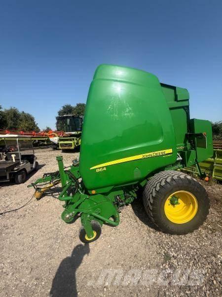John Deere 864 Enfardadeira de rolos