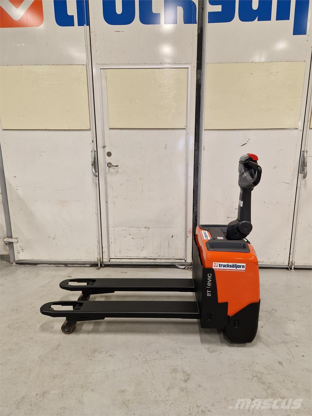 Toyota LWE130 Empilhador para operador externo