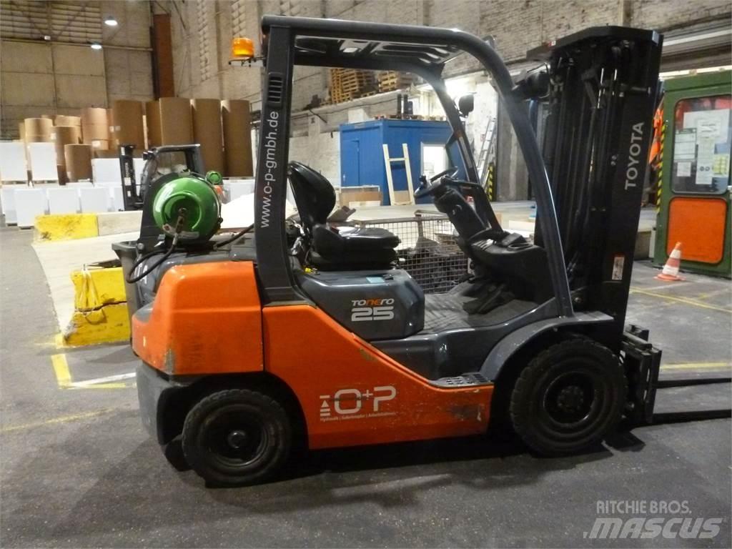 Toyota 02-8FGF25 Empilhadores a gás