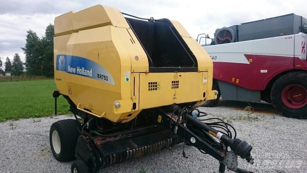 New Holland BR750A Enfardadeira de rolos