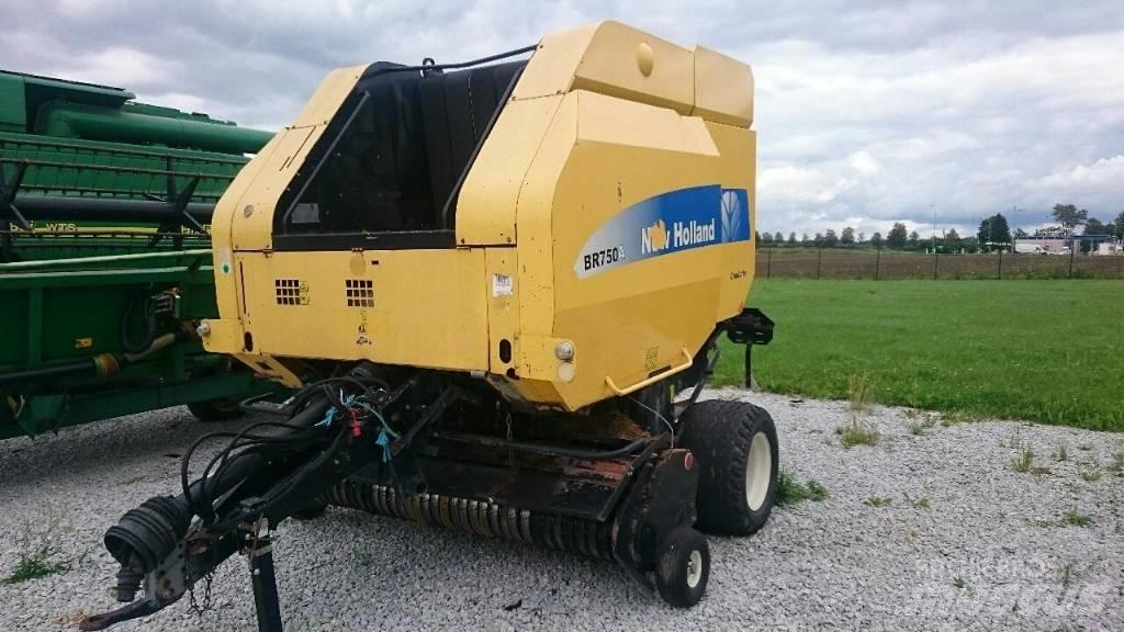 New Holland BR750A Enfardadeira de rolos