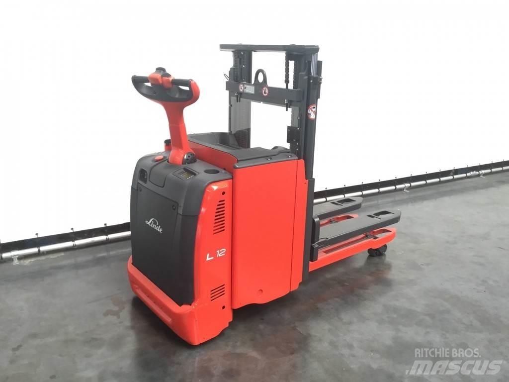 Linde L 12 L Empilhador para operador externo