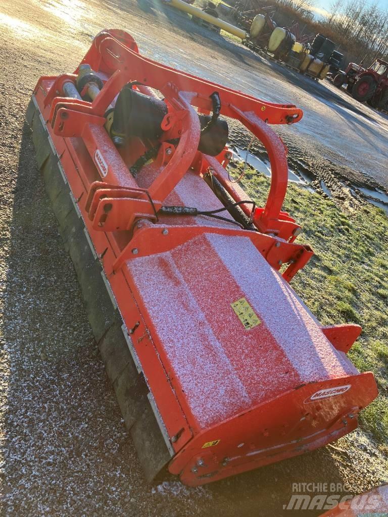 Maschio bufalo 300 Gadanheiras e cortadores de folhas para pastos