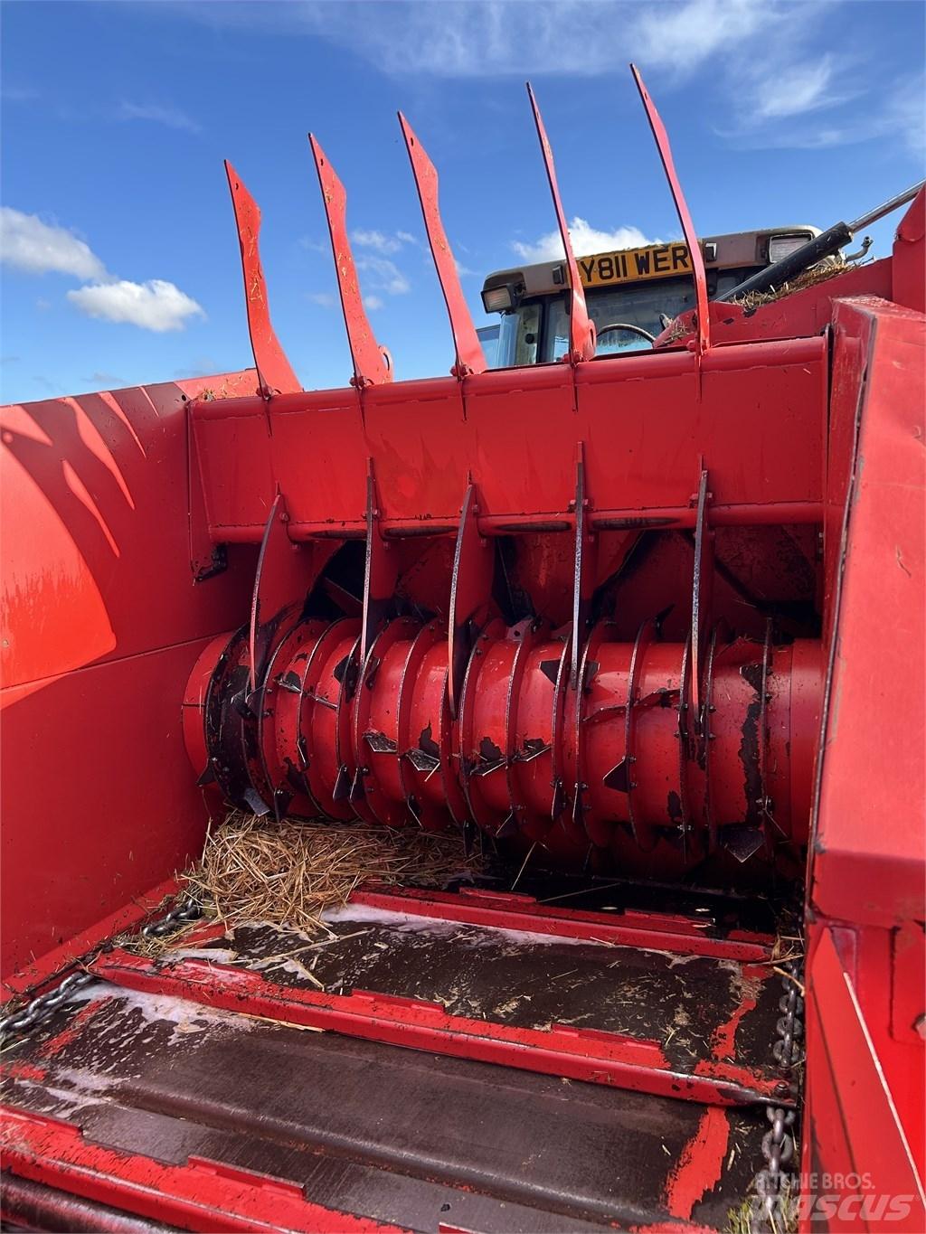 TEAGLE TOMAHAWK 808S Cortadores, moinhos e desenroladores de fardos