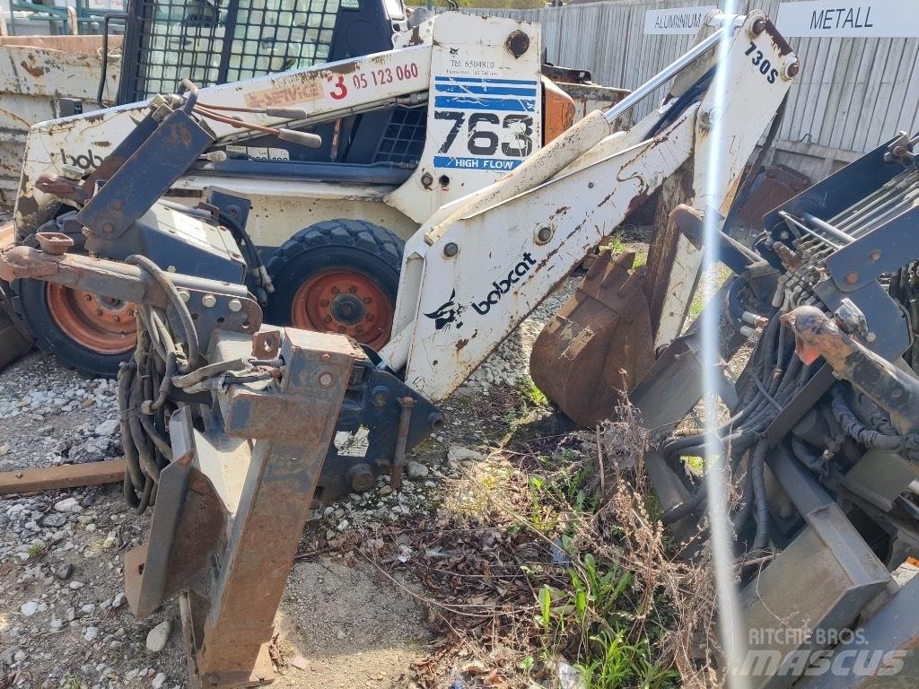 Bobcat S750 Retroescavadoras