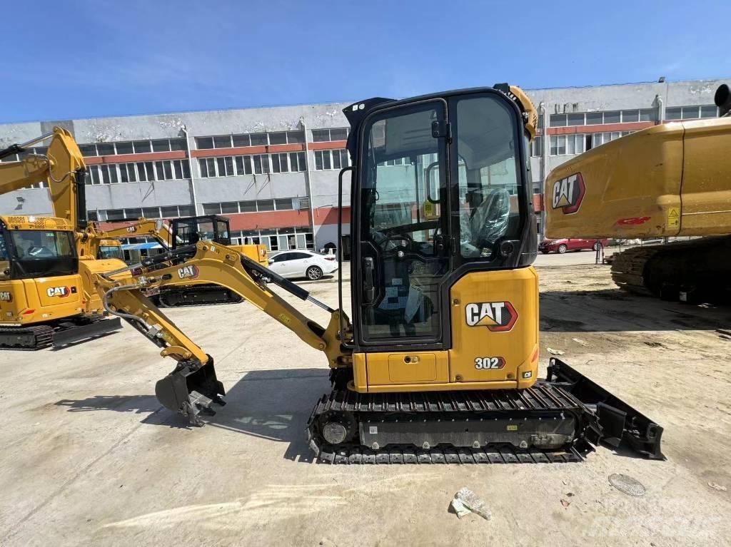 CAT 302 Miniescavadeiras