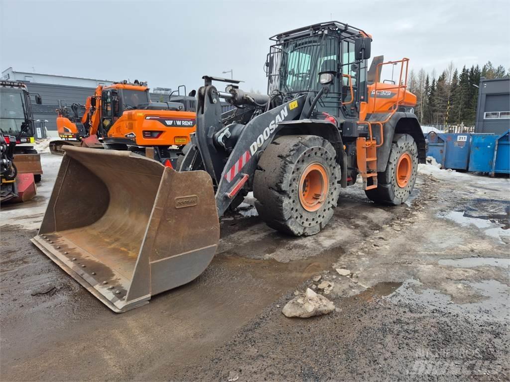 Develon DL320-7 Carregadeiras de rodas