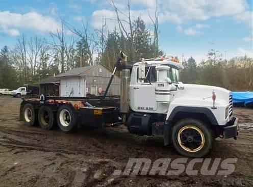 Mack RD 686 SX Camiões caixa desmontável com elevador de cabo