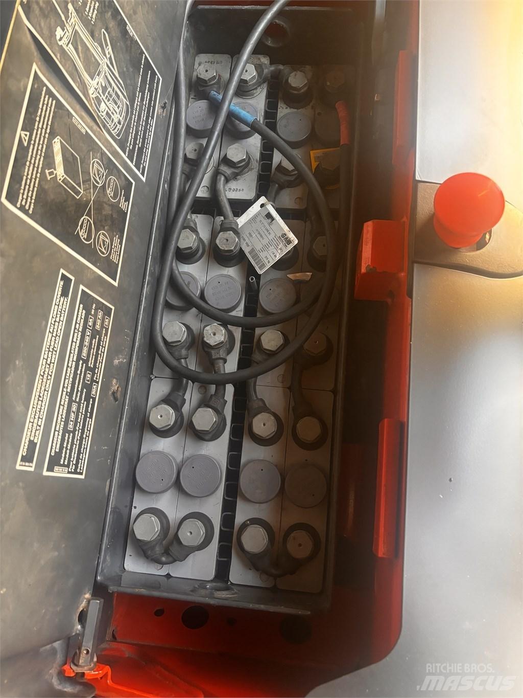 Linde L 16 Empilhador para operador externo