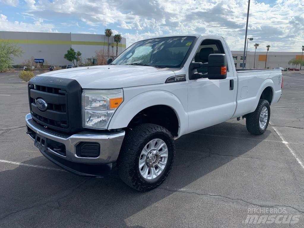 Ford F 350 Caminhões de caixa fechada