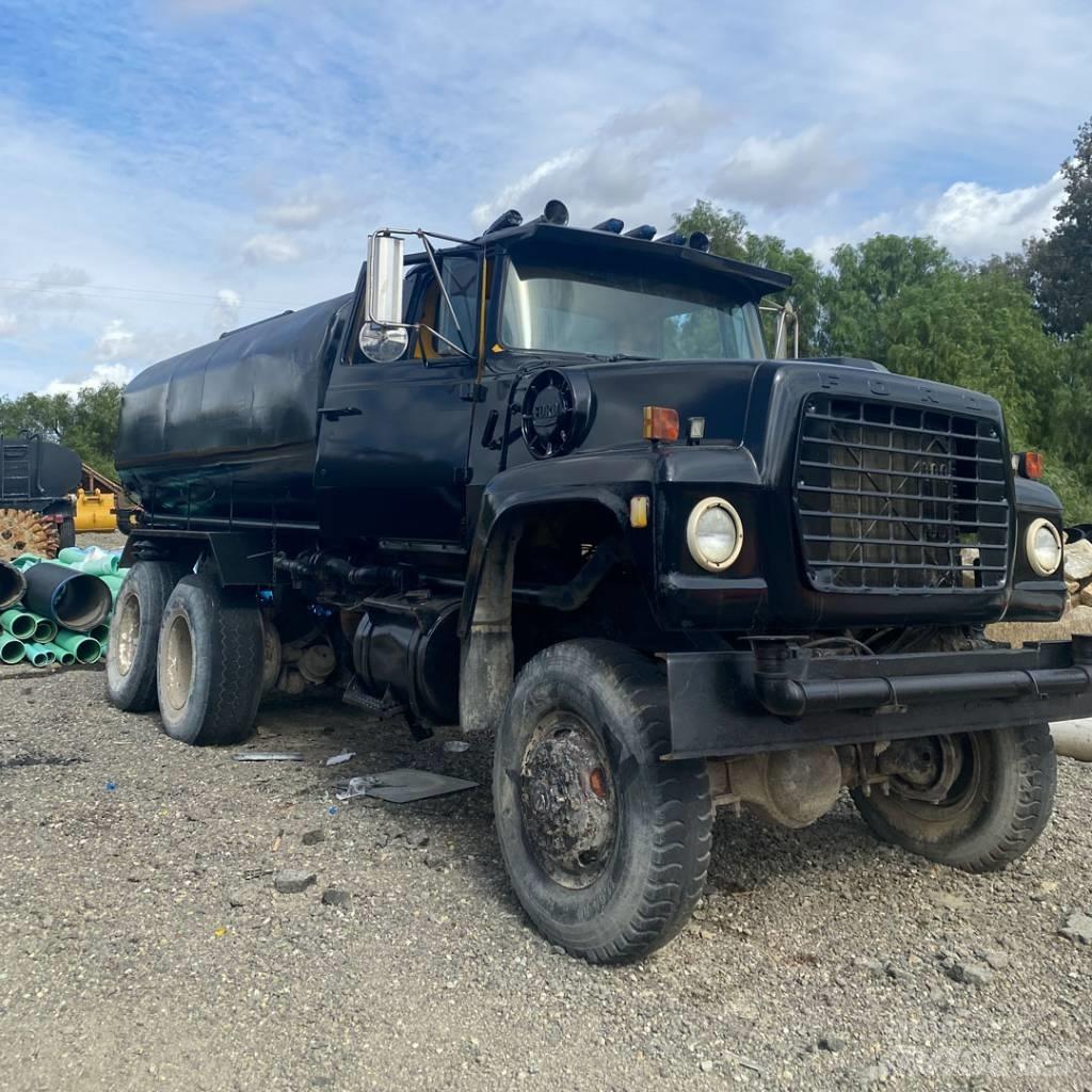 Ford 6 x 6 Auto-tanques