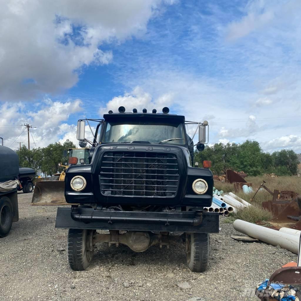 Ford 6 x 6 Auto-tanques
