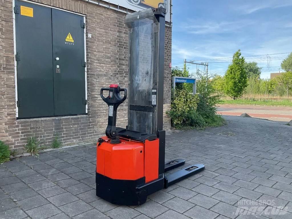 Toyota BT SWE120L Empilhador para operador externo