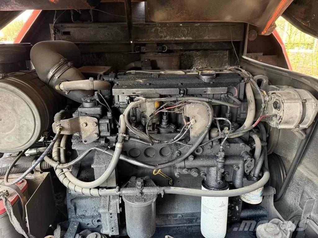 Atlas AR 86 E Carregadeiras de rodas