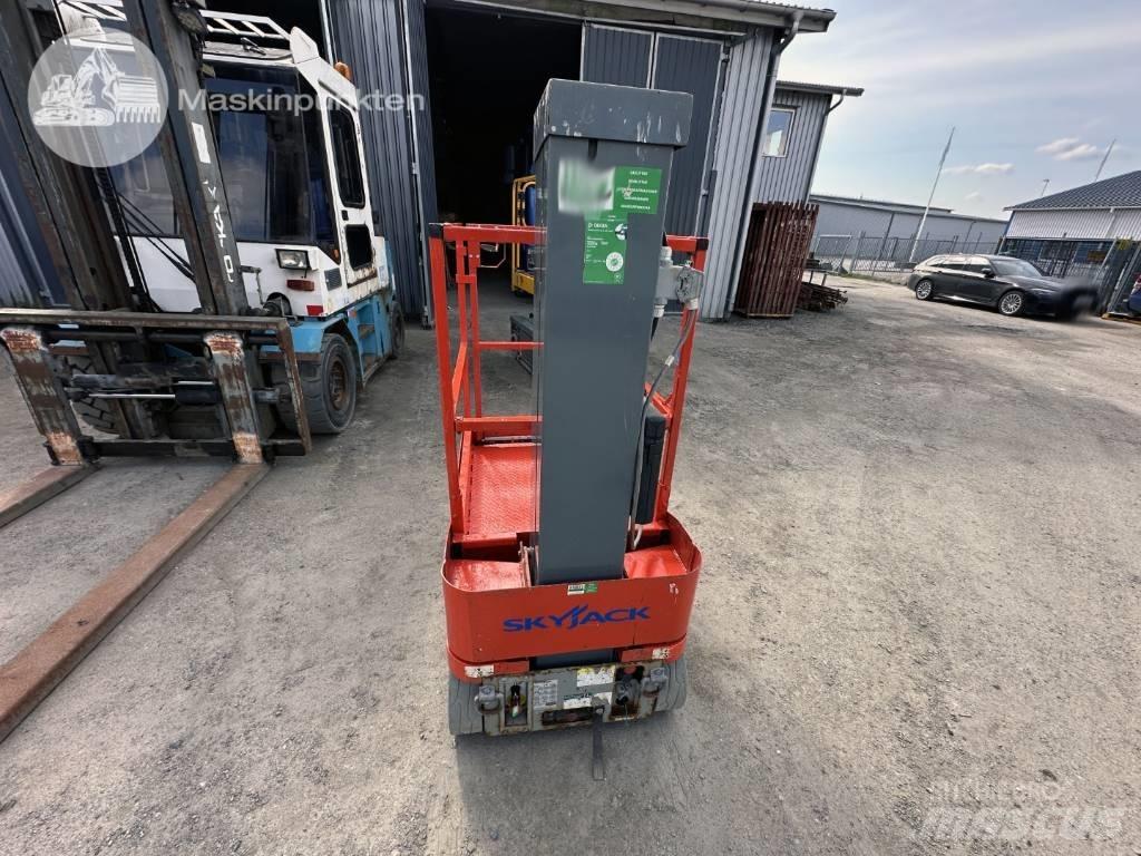 SkyJack SJ 12 Plataformas de Mastro Vertical