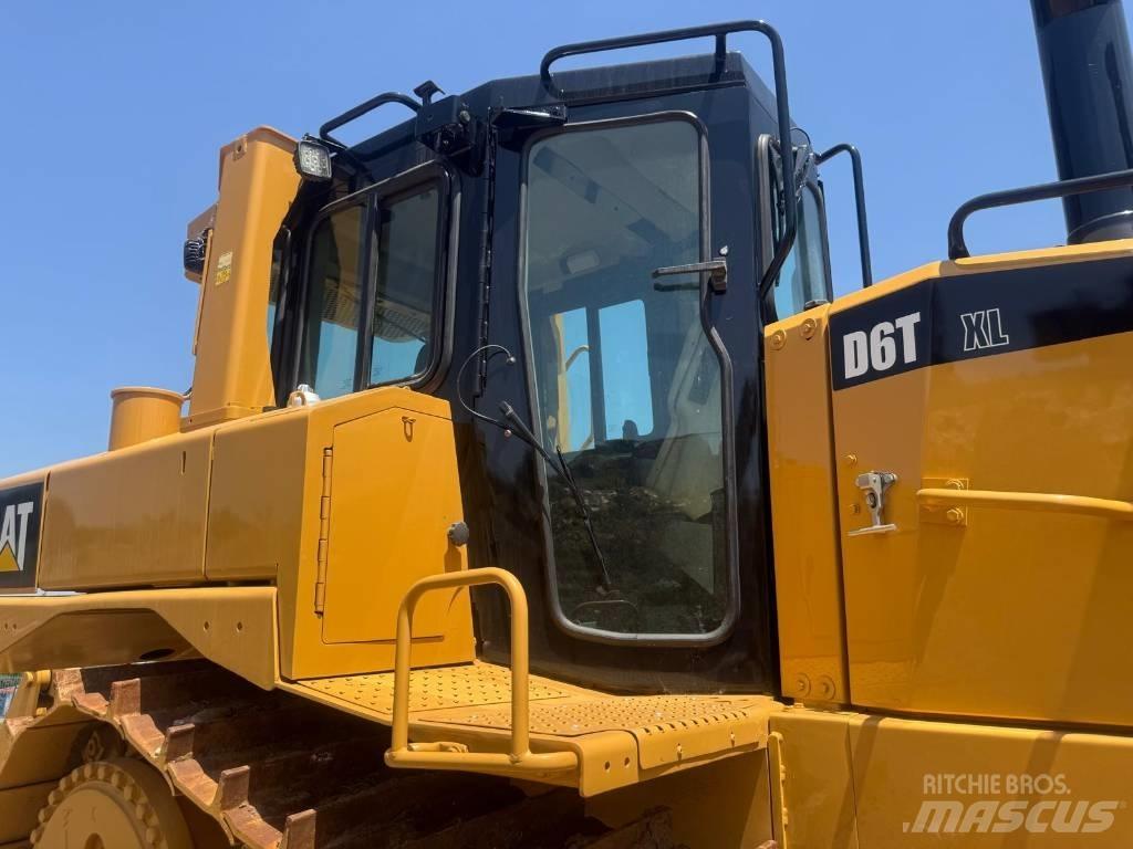 CAT D 6 T XL Dozers - Tratores rastos