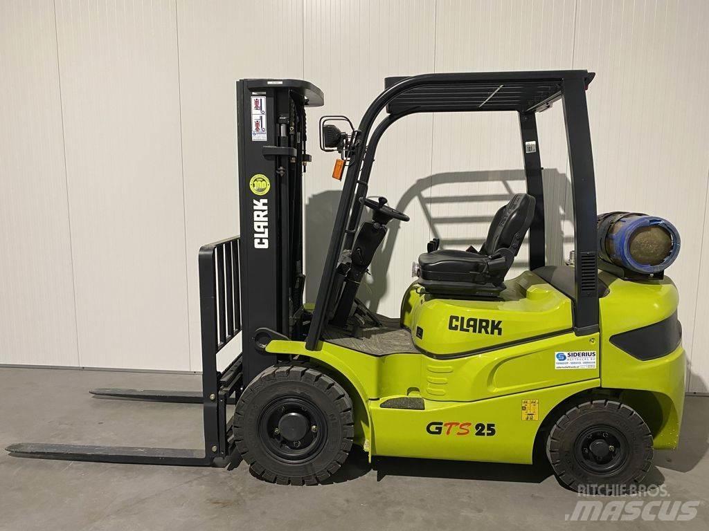 Clark GTS25 Empilhadores a gás