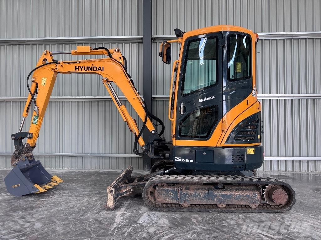 Hyundai R25Z-9 AK Miniescavadeiras
