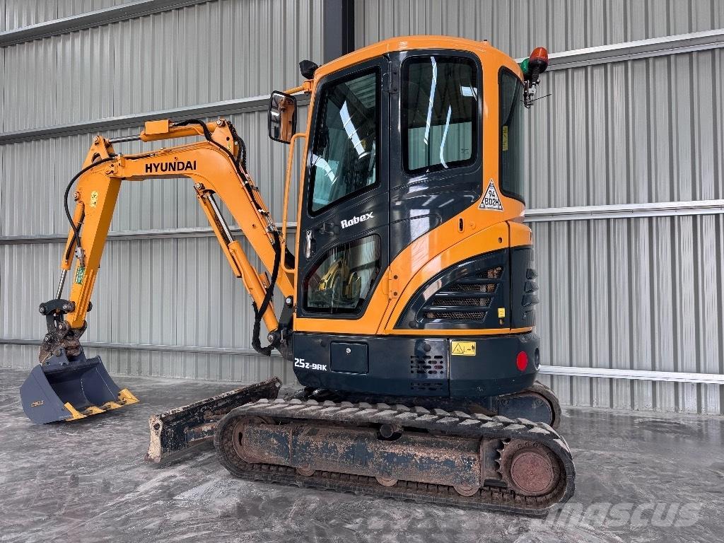 Hyundai R25Z-9 AK Miniescavadeiras