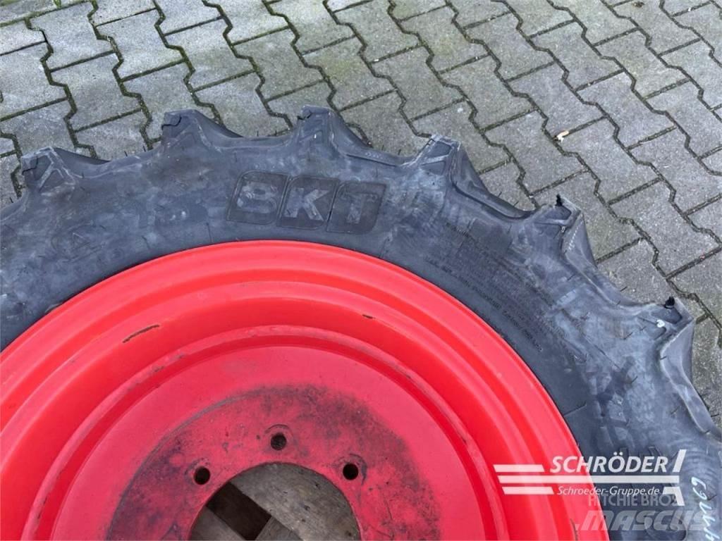 BKT 1X 320/70 R24 Pneus Agrícolas