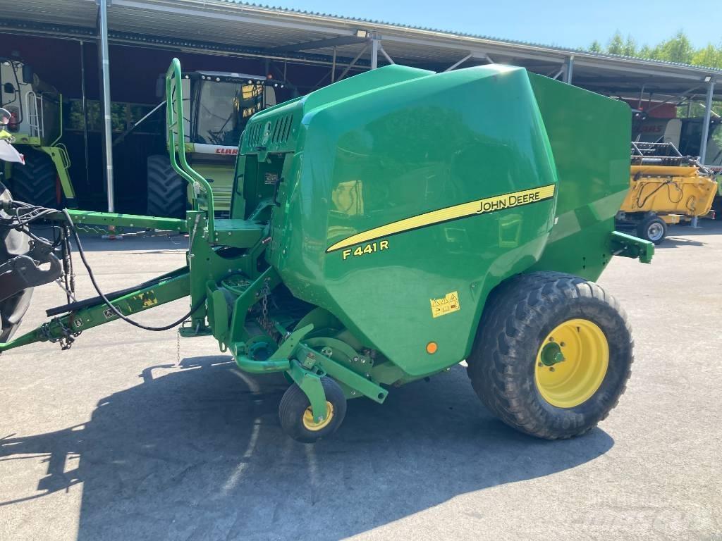 John Deere F441R Enfardadeira de rolos