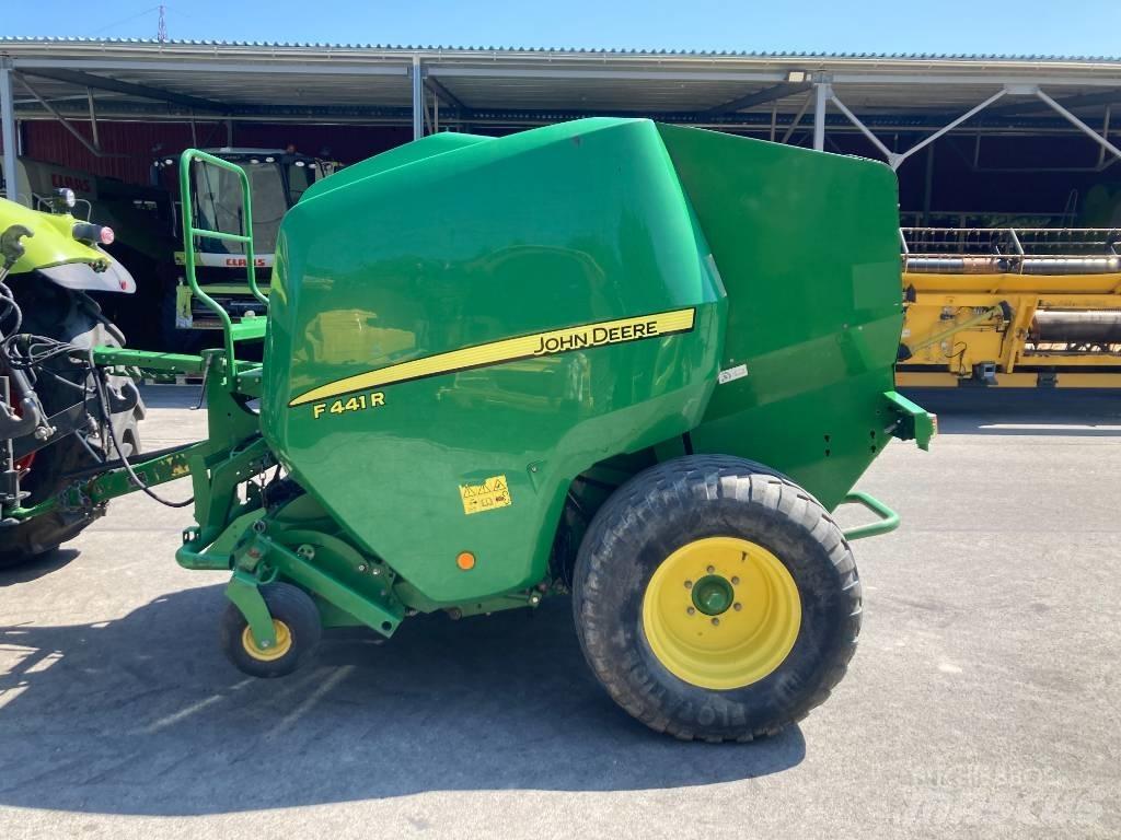 John Deere F441R Enfardadeira de rolos
