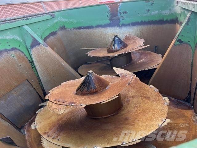 Peecon 26M³ Alimentadores de misturadoras