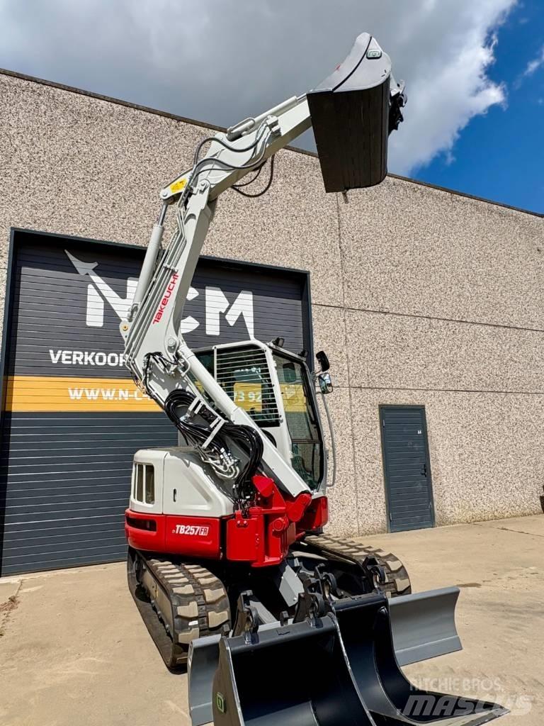 Takeuchi TB 257 FR Miniescavadeiras